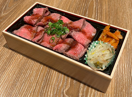 和牛烤牛肉配 namul 和泡菜,2,000 日元(含税)